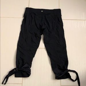 Lululemon black crops with side ties on calves